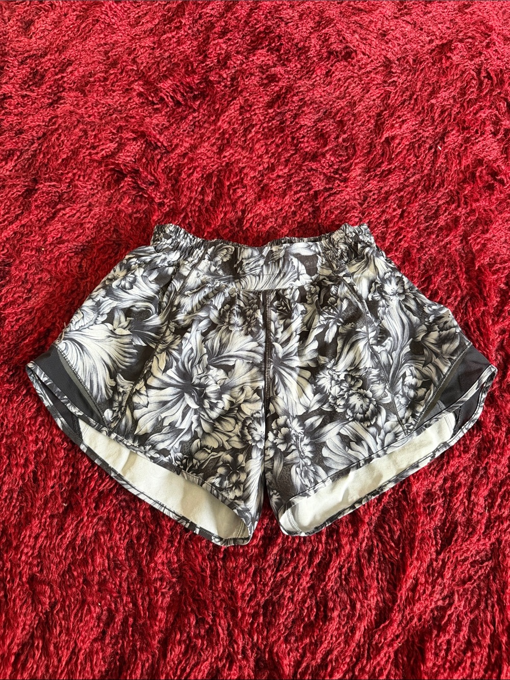 Lululemon Hotty Hot Short II *Tall 6"
Night Garden Ice Grey Black / Black